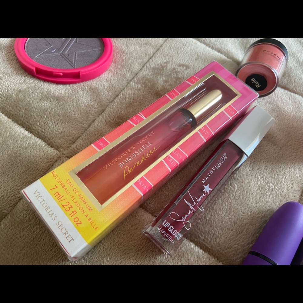 8 pc makeup lot - Picture 7 of 8